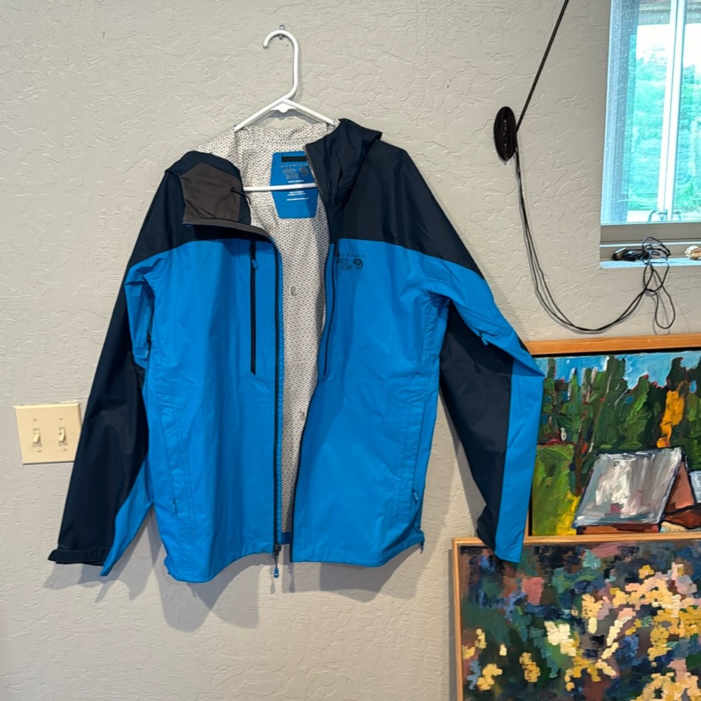 Hardly worn Large Mountain Hardware Shell.